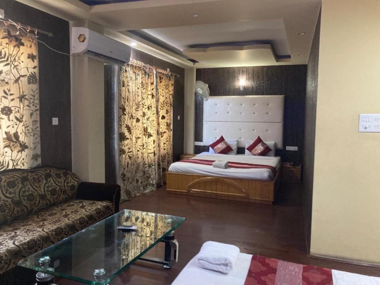 Hotel Shefaf Durgjan Esterno foto