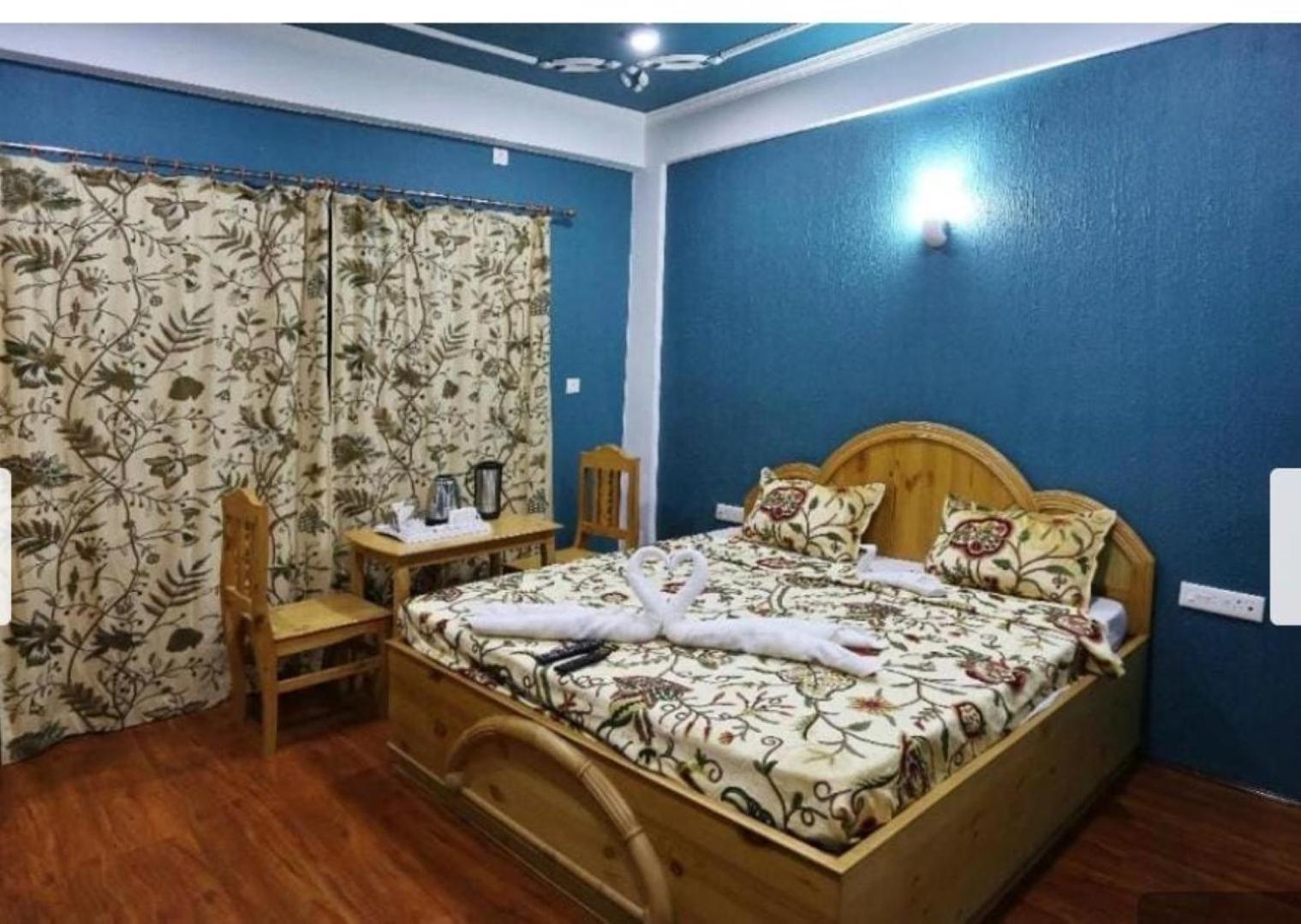 Hotel Shefaf Durgjan Esterno foto