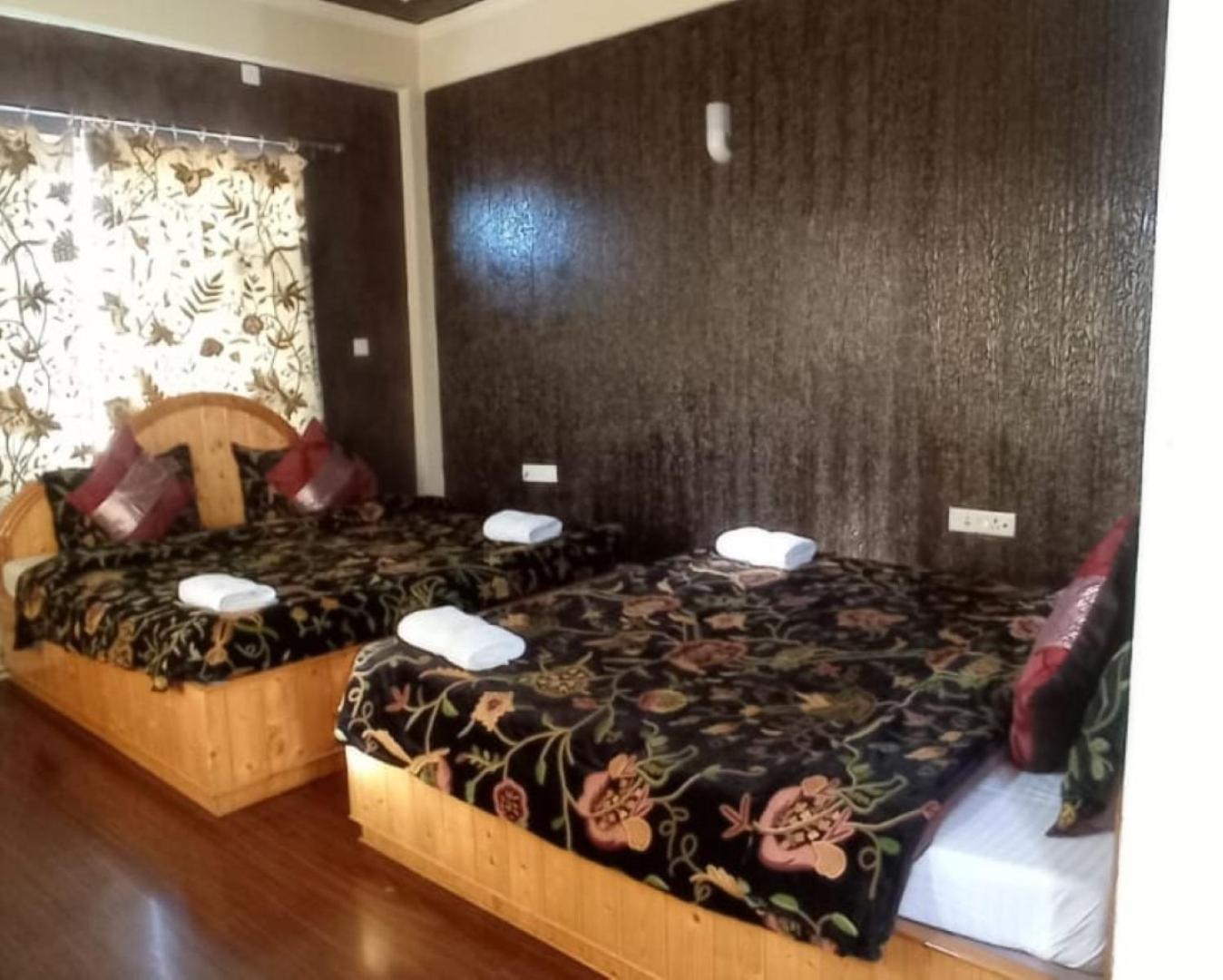 Hotel Shefaf Durgjan Esterno foto