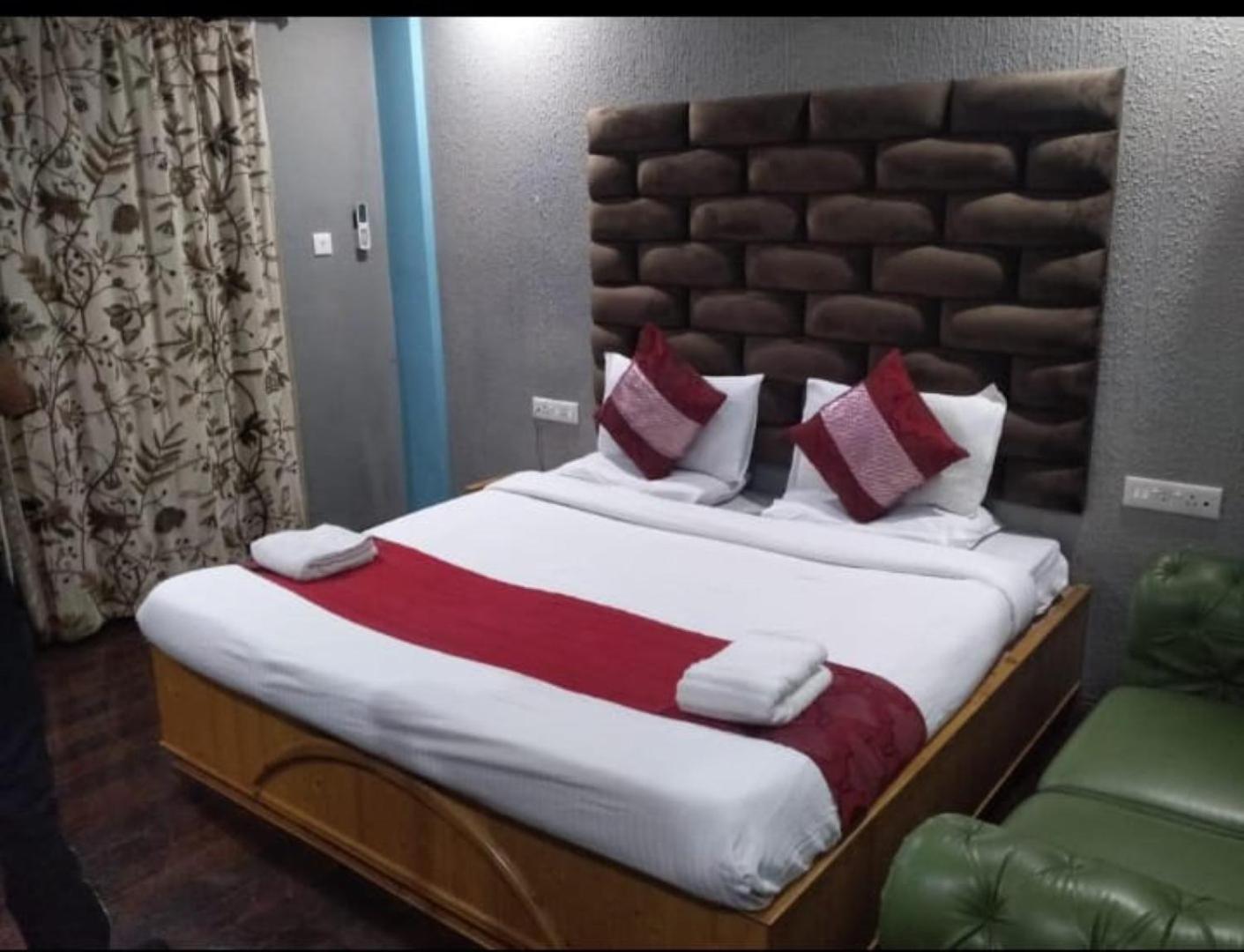 Hotel Shefaf Durgjan Esterno foto