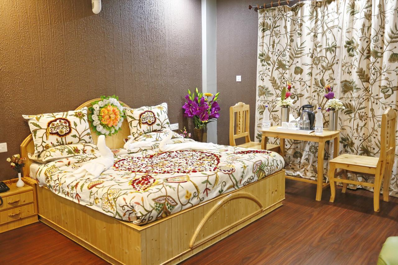 Hotel Shefaf Durgjan Esterno foto