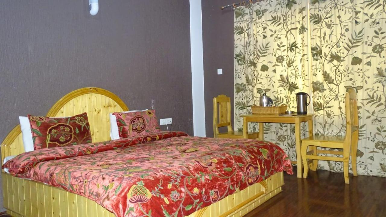 Hotel Shefaf Durgjan Esterno foto