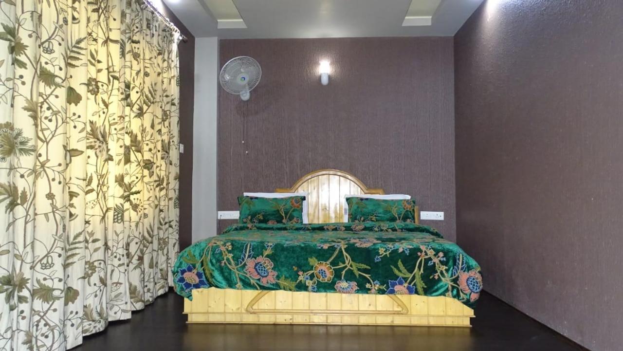 Hotel Shefaf Durgjan Esterno foto